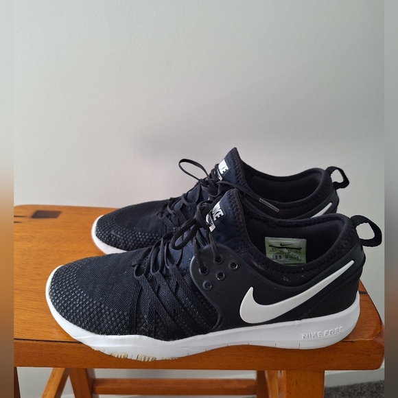 Nike Shoes - Nike Womens Free TR 7 - Black/White Size 9.5